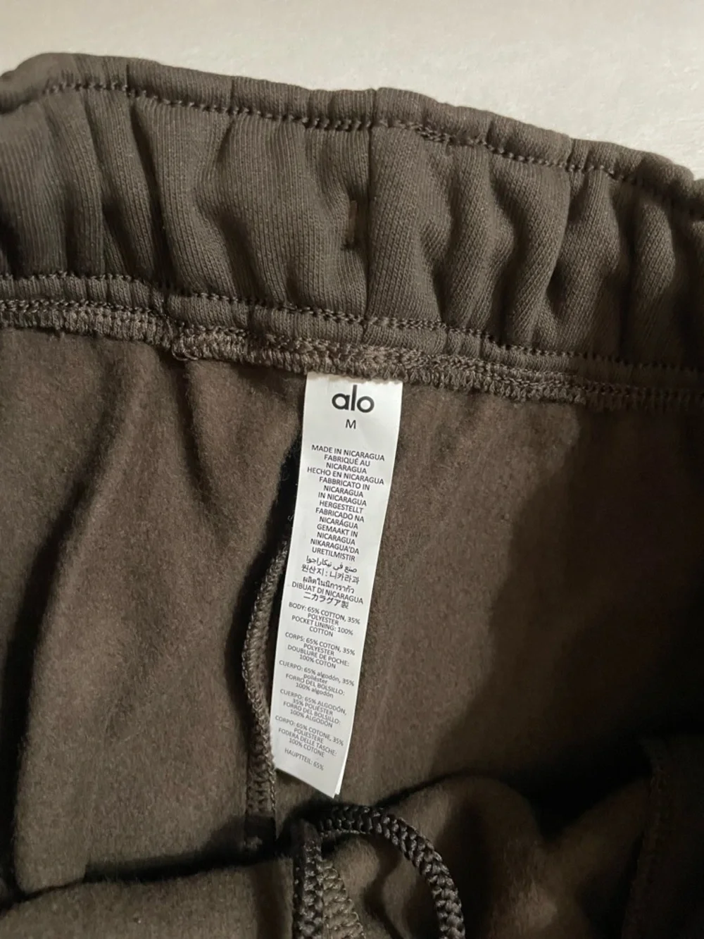 Alo Yoga NWT Accolade Straight Leg Sweatpants in Expresso Color Size M